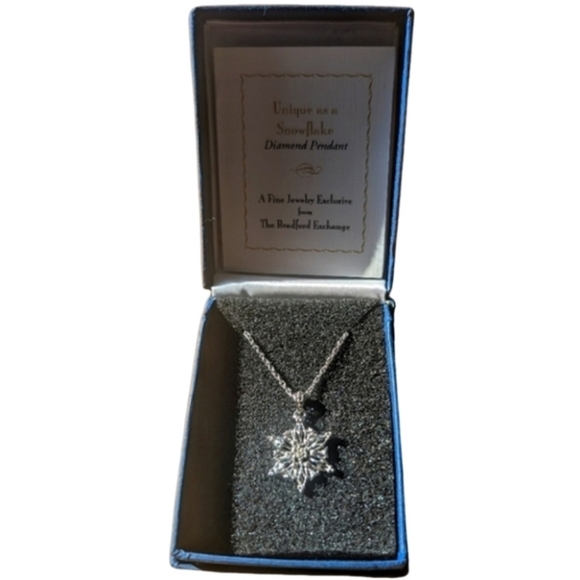 Bradford Exchange "Unique As A Snowflake" diamond pendant in sterling silver - Picture 2 of 9